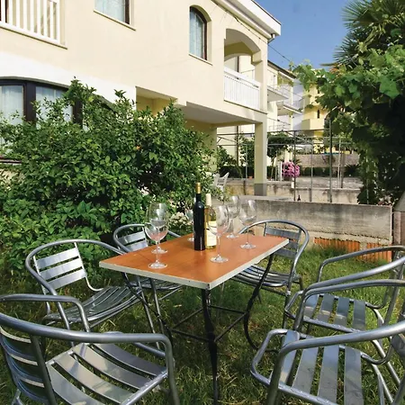Appartamento 1 Bedroom Beach Front Apartment In Okrug Gornji *