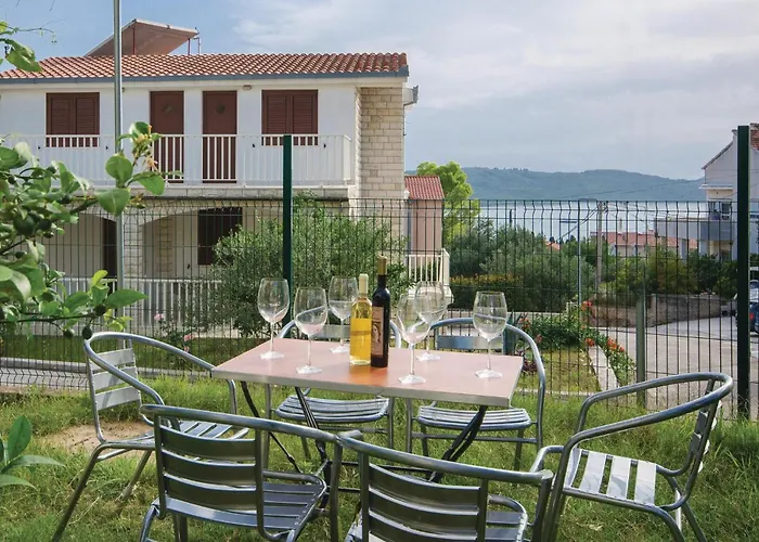 Apartment Amazing In Okrug Gornji Trogir