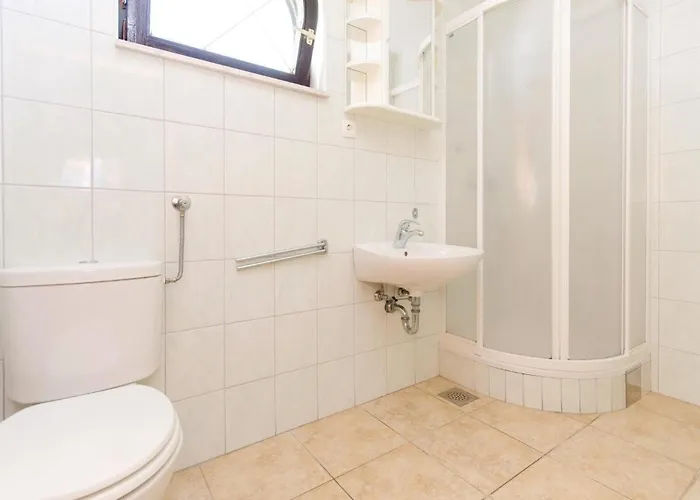 Amazing In Okrug Gornji Apartment *