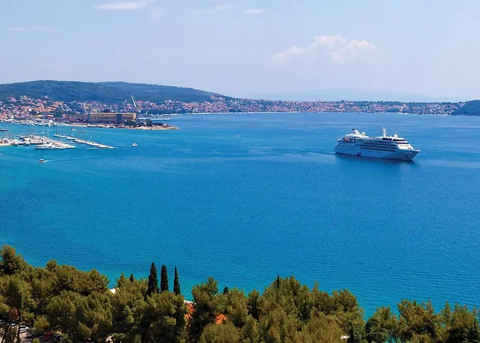 Apartment Amazing In Okrug Gornji Trogir