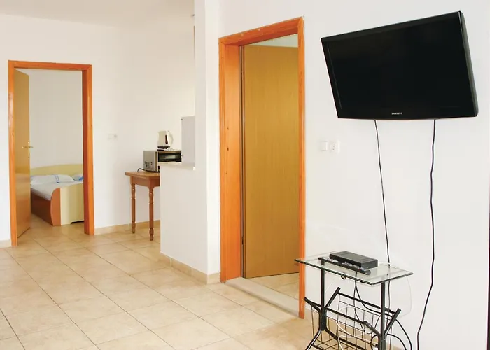 Apartment Amazing In Okrug Gornji Trogir