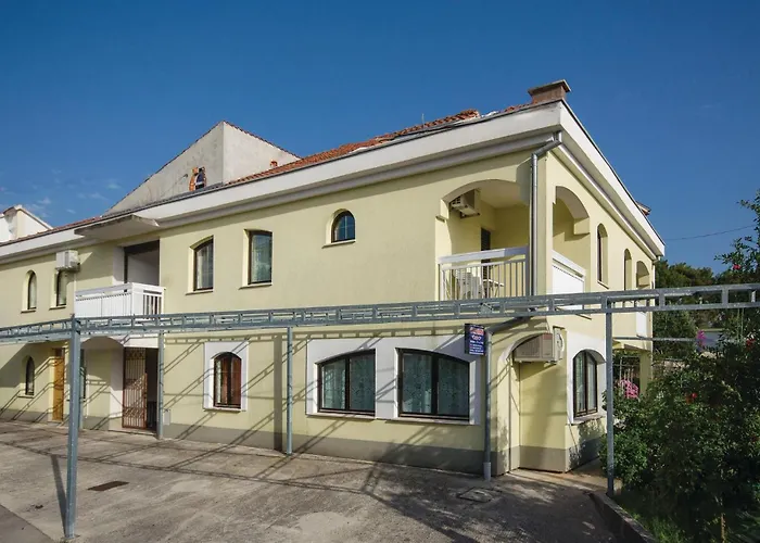 Apartment Amazing In Okrug Gornji Trogir